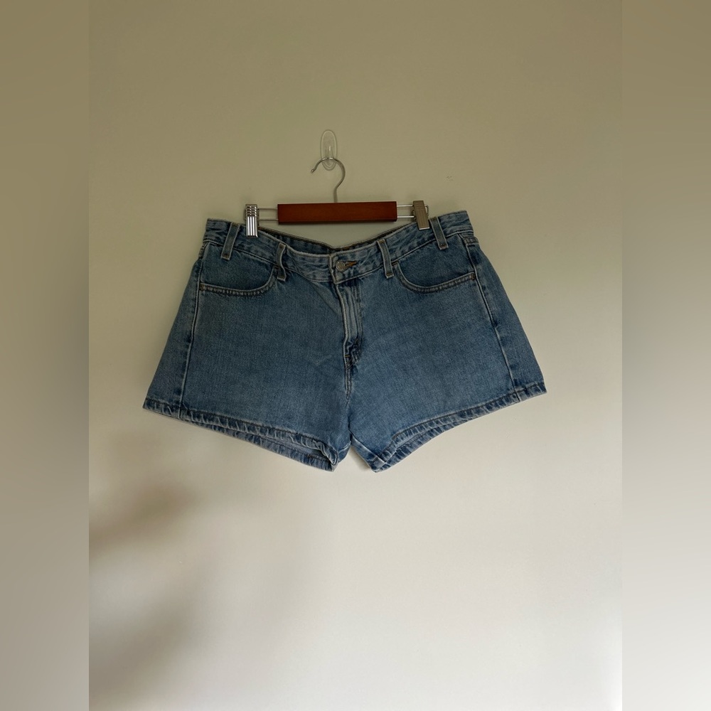 Vintage Levi’s Low-Rise Denim Shorts